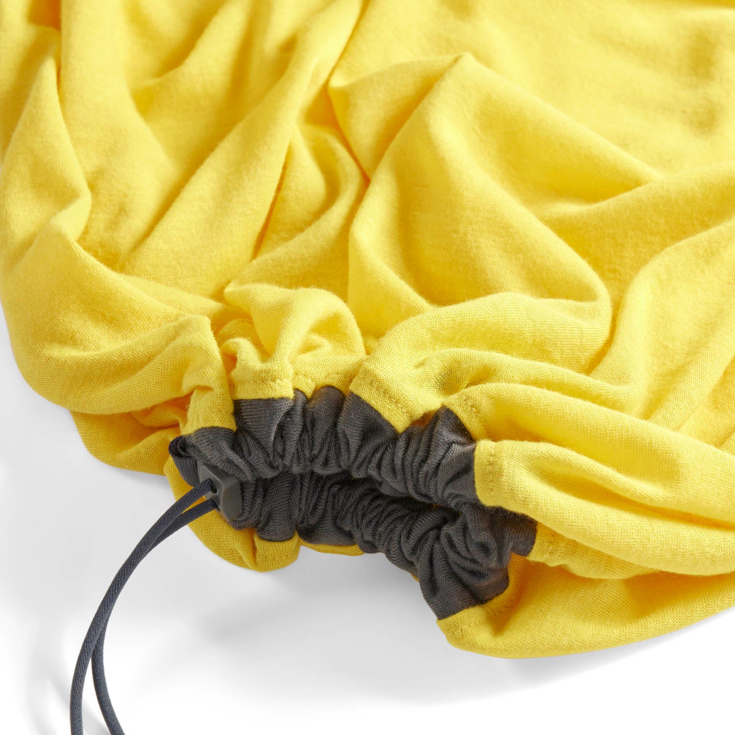 Hollow-core fibers + infra-red ceramic pigments trap warmth